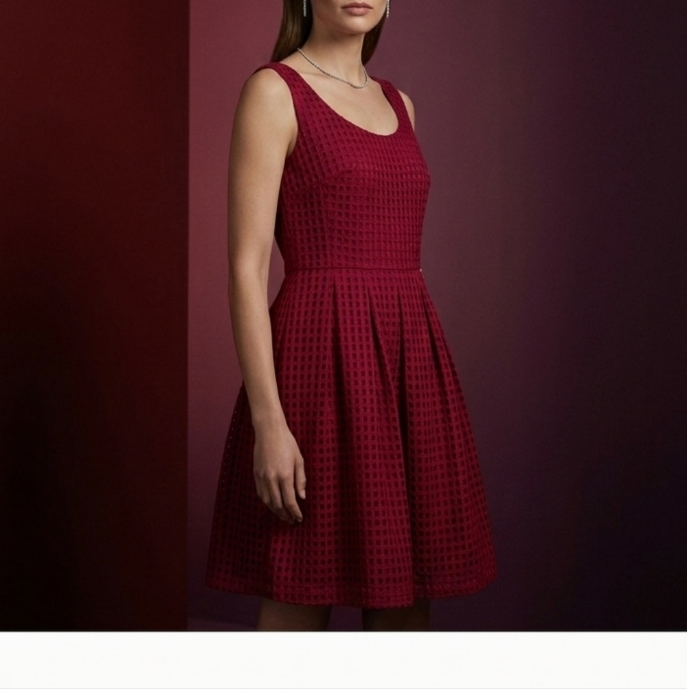 Ivanka Trump dark pink sleeveless large dress lining